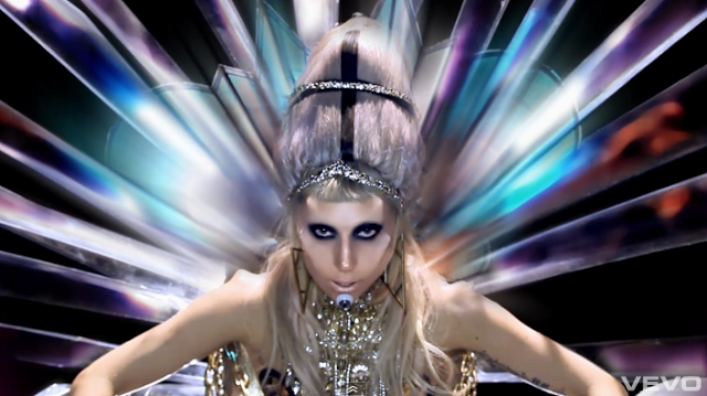 - Voici le nouveau clip de Lady Gaga 