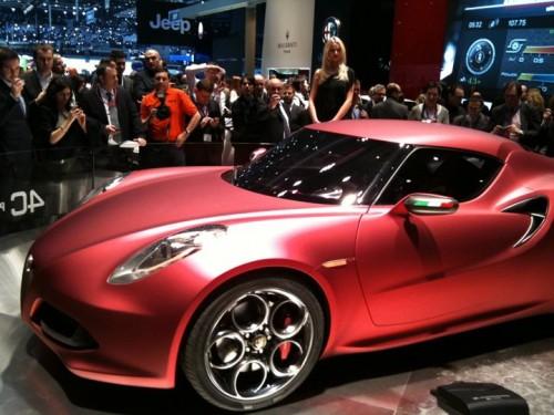 C'est officiel .. Une Alfa 4C à Genève ! 183848_181499141894181_125778060799623_468673_7375881_n.jpg