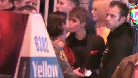 Selena Gomez et Justin Bieber ... nouvelles photos d'eux en train de s'embrasser Selena Gomez et Justin Bieber ... nouvelles photos d'eux en train de s'embrasser