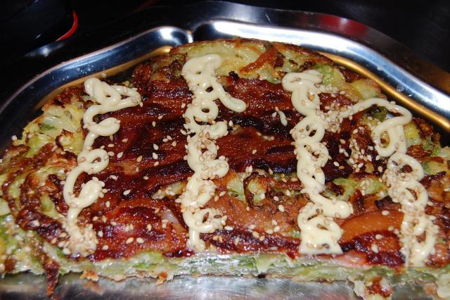 Okonomiyaki, la galette de choux japonaise