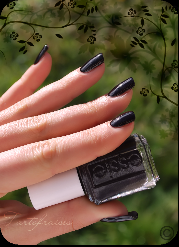 Essie - Luxedo http://tartofraises.nailblogs.net/vernis/ESSIE/luxedo_2.png