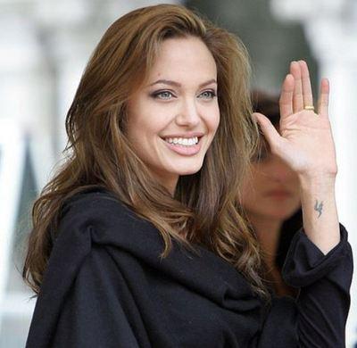 Angelina Jolie  (c) Meetdare
