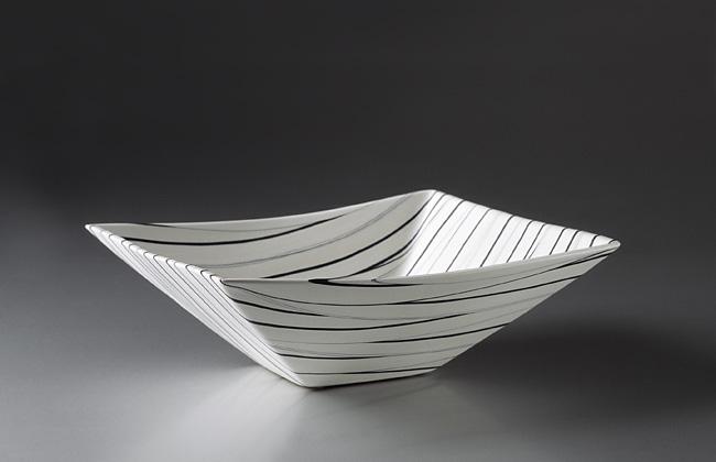 schale hoch Angela Burkhardt Guallini au Yingge Ceramic Museum   Céramique Design & Moderne
