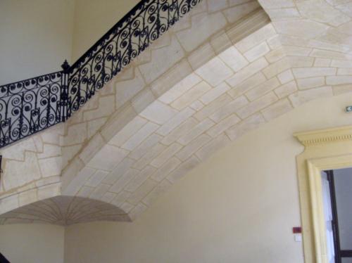 L’escalier suspendu sur voûte à retour sur trompe de l’hôtel Lecomte (de Puységur) à Bordeaux (33)