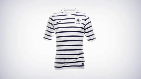 maillot france foot nike 2011 3 Nouveau maillot extérieur France Nike 2011