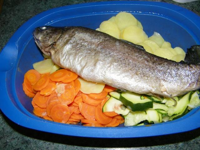 TRUITE ET SES LEGUMES A LA SAUCE ECHALOTE SAFRANEE
