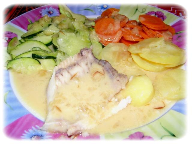 TRUITE ET SES LEGUMES A LA SAUCE ECHALOTE SAFRANEE