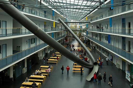 toboggan-munich-universite-ludique 10 Toboggans exceptionnels, insolites et Design