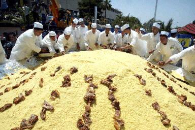 Taïaut ! Taïaut ! la chasse au DSK est ouverte par la meute des chiens de garde de Sarko (III) le-plus-grand-couscous-du-monde.1299573547.jpg