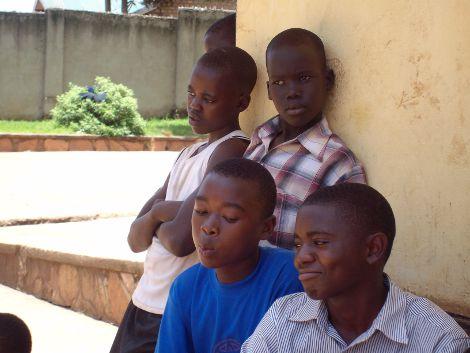 Quatre ex-enfants de la LRA dans un centre à Kampala (Arnaud Bebien).