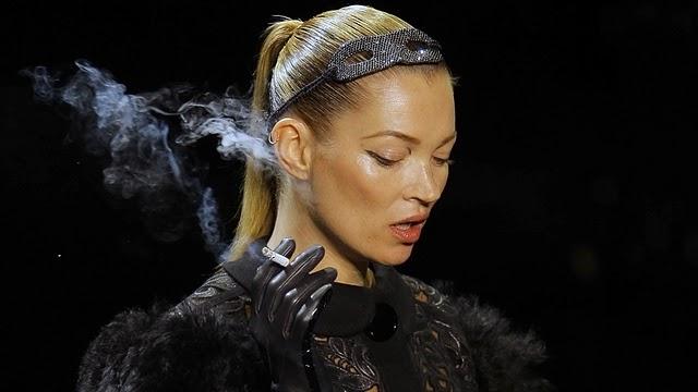 - Chanel, Galliano & Kate Moss qui fume sa clope chez Vuitton, c'est par ici !