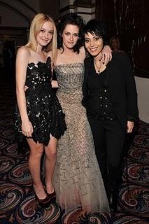 Kristen Stewart, Dakota Fanning and Joan Jett at theTwilight: New Moon Premiere - 11.16.09