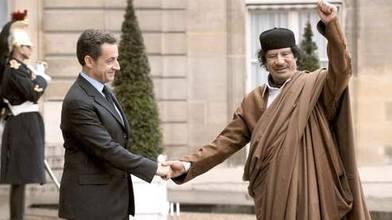 Nouveau scoop de mémé Kamizole : le « grave secret» de Kadhafi sur Sarkozy dévoilé ! sarkozy-kadhafi-a-lelysee.1299955190.jpg