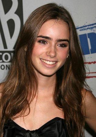 Lily Collins prend son rôle au sérieux ! Declare_Yourself_Last_Call_Hollywood_Party_00StGwYiL5nl