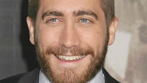 Jake Gyllenhaal ... Surpris par un paparazzi ... aux toilettes Jake Gyllenhaal ... Surpris par un paparazzi ... aux toilettes