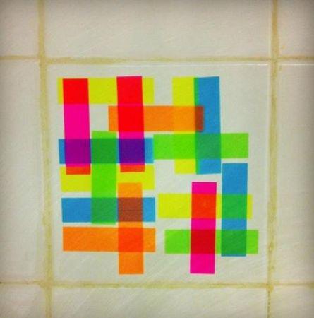 DIY = Do It Yourself = un peu de couleur sur un mur blanc pharma_fluo_couloir