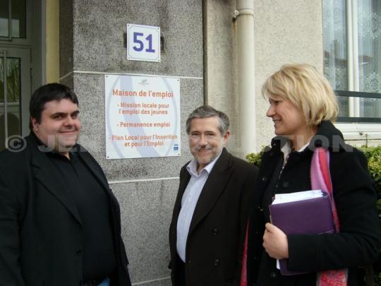 Xavier Hébert, Laurent Rivoire (Maire de noisy-le-Sec) et Elisabeth Lefeuvre (Adjointe au maire) - Noisy-le-Sec, Maison de l'emploi le 11 mars 2011|© E. Nicolau / JENB Productions La municipalité renforce ses missions en faveur de l'emploi
