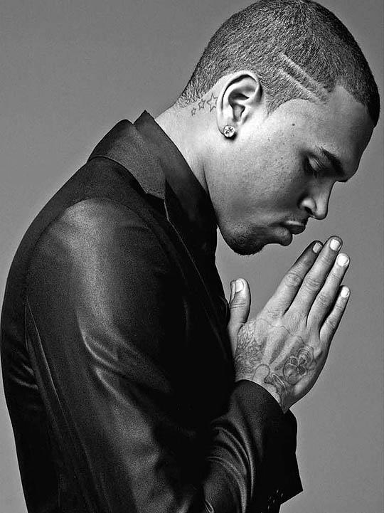 Chris Brown montre ses fesses pour le magazine GQ Italien