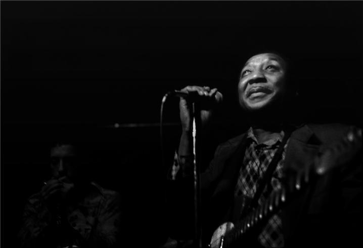 Muddy Waters - Sittin' Here and Drinkin' (Whiskey Blues) Muddy Waters - Sittin' Here and Drinkin' (Whiskey Blues)