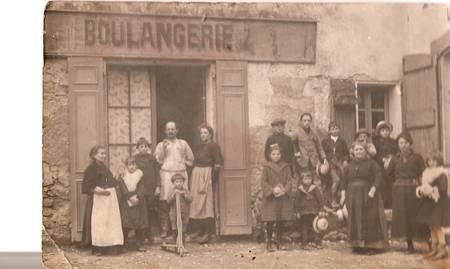 Photos de 1931 ou 32 boulangerie-ampus.1300356605.jpg