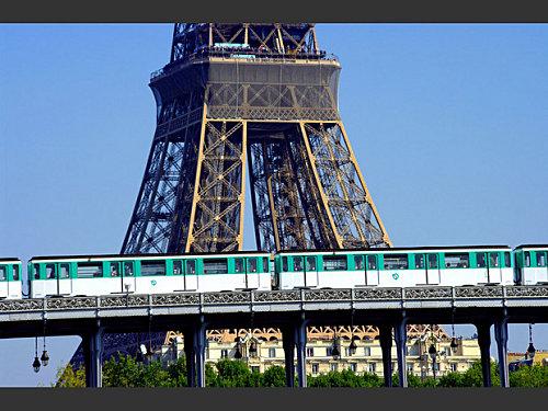 En capitale, elles se croisent et s'entrecroisent..... surgissement-metropolitain_620x465.jpg