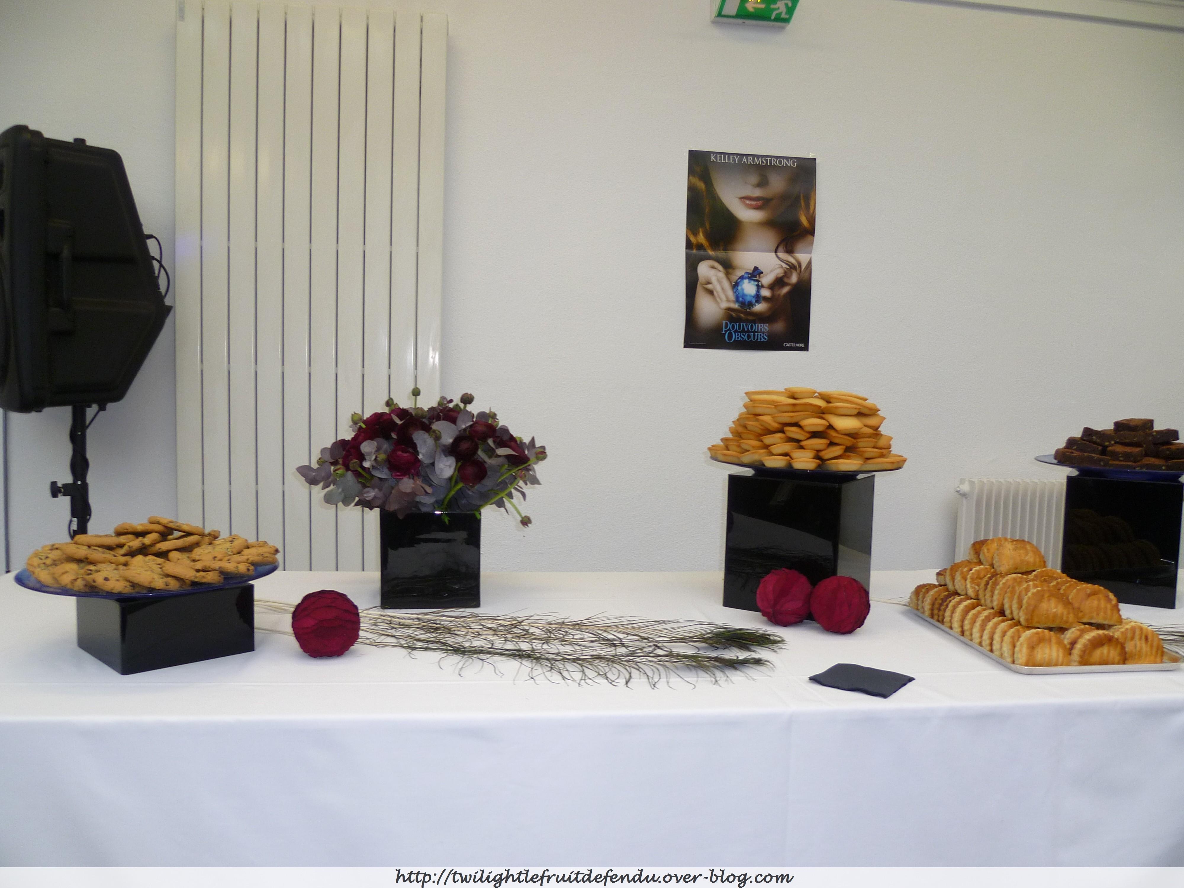 Mon après midi chez Bragelonne ! http://img861.imageshack.us/img861/4755/buffet2.jpg