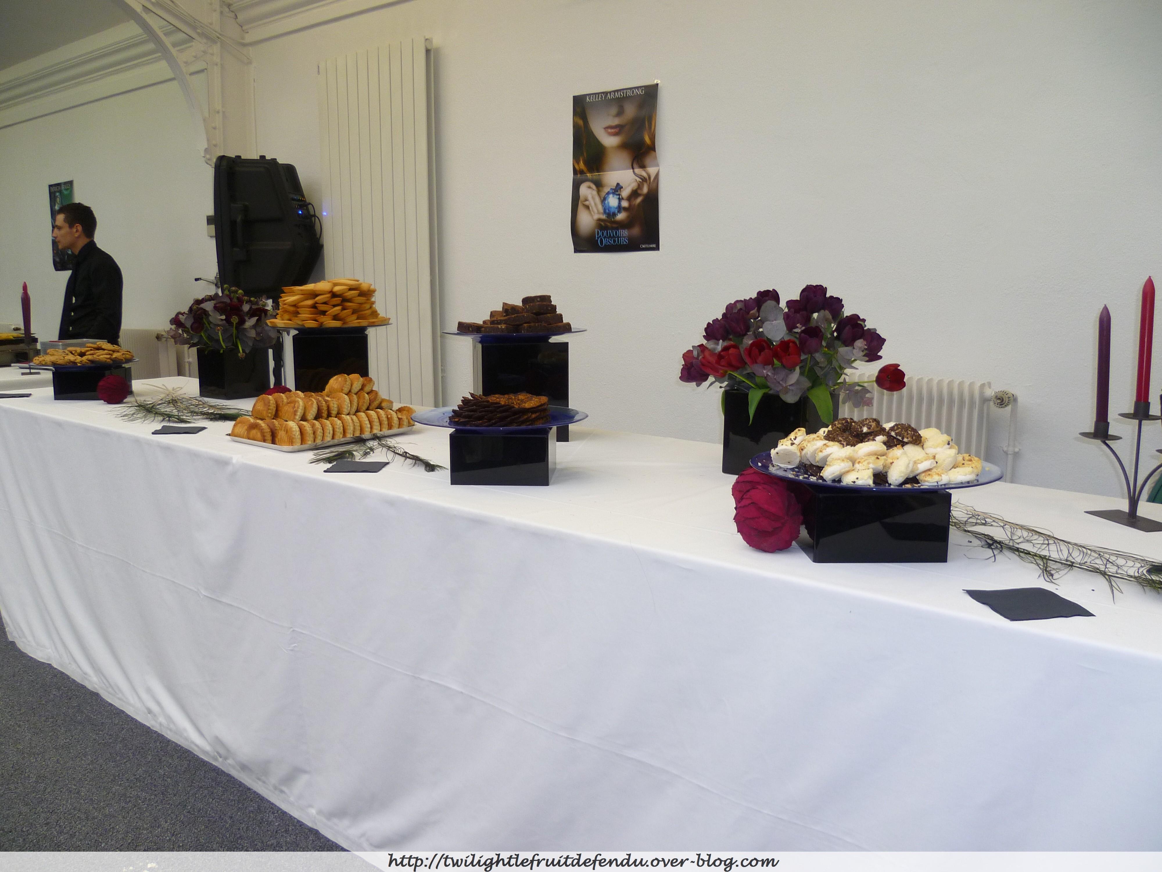 Mon après midi chez Bragelonne ! http://img405.imageshack.us/img405/1038/buffet.jpg