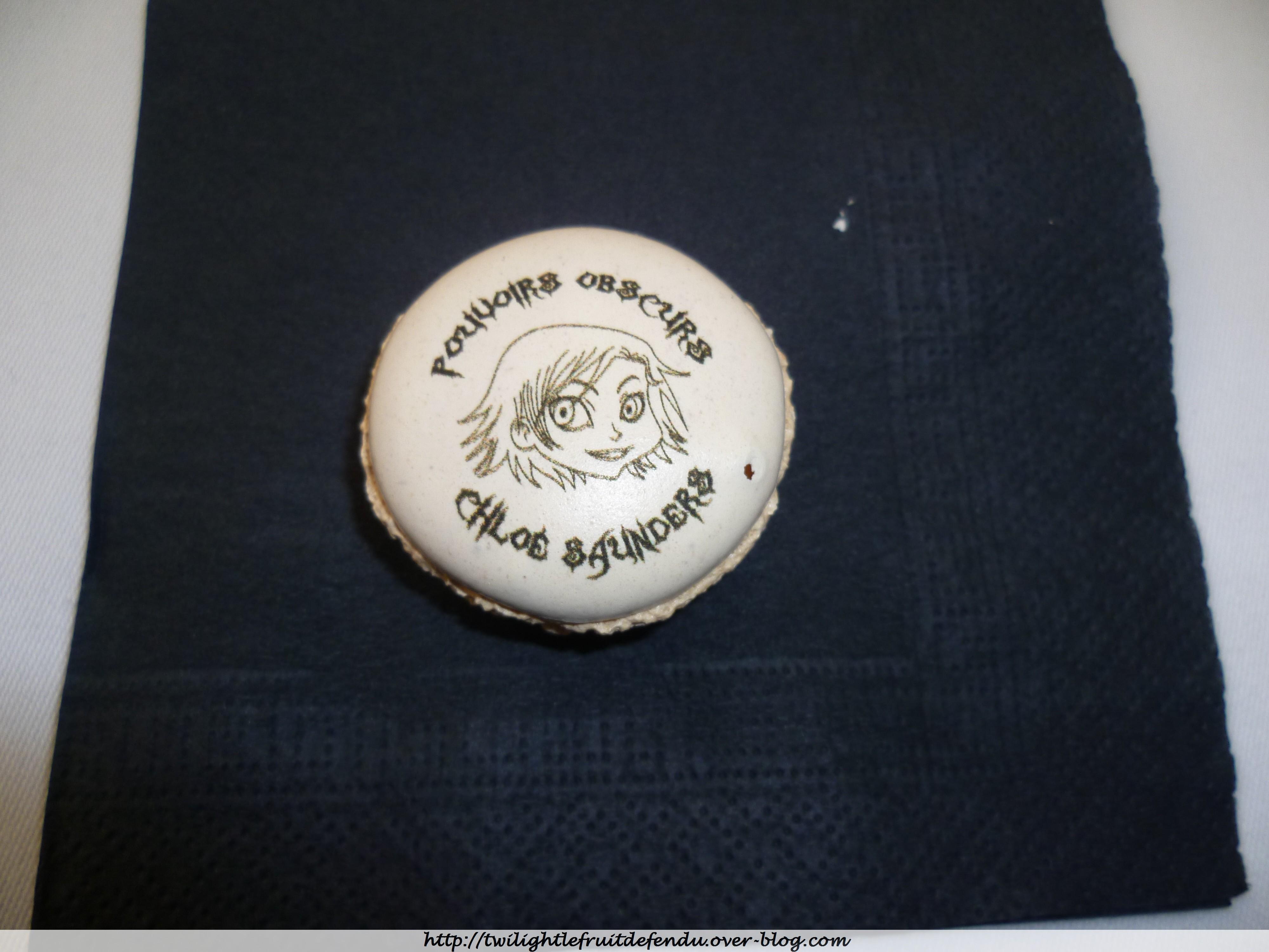 Mon après midi chez Bragelonne ! http://img233.imageshack.us/img233/3551/macaronka.jpg