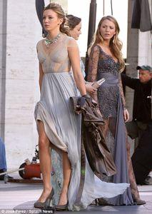 Gossip_gorgeous__Leighton_Meester__Blake_Lively_and_Katie_Cassidy_are_stunning_on_set__1