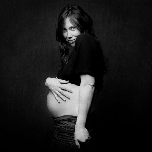 Studio-Cabrelli-Portrait-Studio-Grossesse-M2 Mathilde : portraits de femme enceinte en studio le 22 février 2011 à Paris