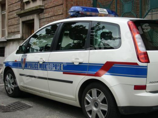 Voiture de Police Municipale à Noisy-le-Sec en 2009|© Archives JENB Productions Plus de 58% des posteurs favorables à l'armement des Polices Municipales... Oui mais une profession méconnue