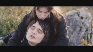 Peter Doherty fait ses premiers pas au côté de Charlotte Gainsbourg !