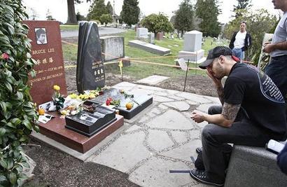 Hardy_bruce_lee_grave