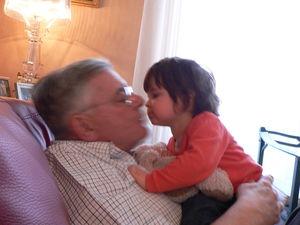 Daddy et Mamie jouent à la poupée Apo___la_maison_006