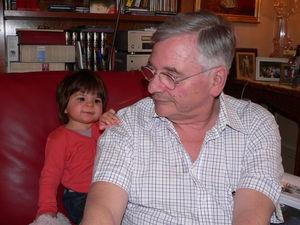 Daddy et Mamie jouent à la poupée Apo___la_maison_012