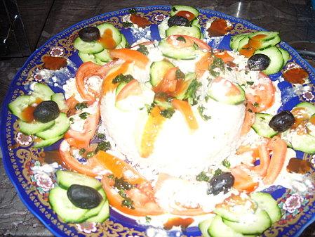 Salade de riz panachée et ses légumes printaniers
