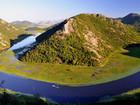 La Rijeka Crnojevica est l'une des rivières qui alimentent le lac Skadar, au Monténégro.