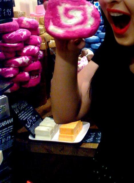 J'aime les conférences presse de LUSH :) J'aime les conférences presse de LUSH :)