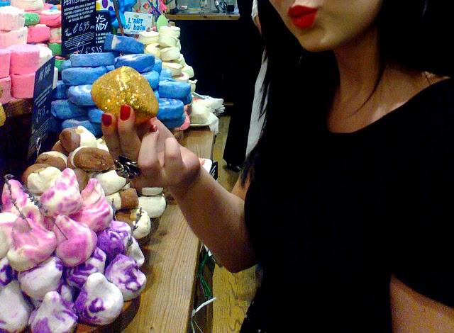 J'aime les conférences presse de LUSH :) J'aime les conférences presse de LUSH :)