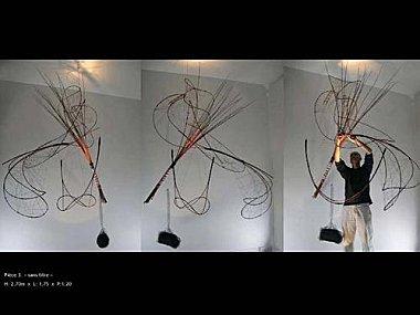 lili-oto artiste plasticien installation: l'âme des guerriers ou l'ethnologie de l'insignifiant: sculptures en terre, volutes en osier ou vîme et fil d'écosse