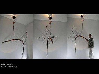 lili-oto artiste plasticien installation: l'âme des guerriers ou l'ethnologie de l'insignifiant: sculptures en terre, volutes en osier ou vîme et fil d'écosse