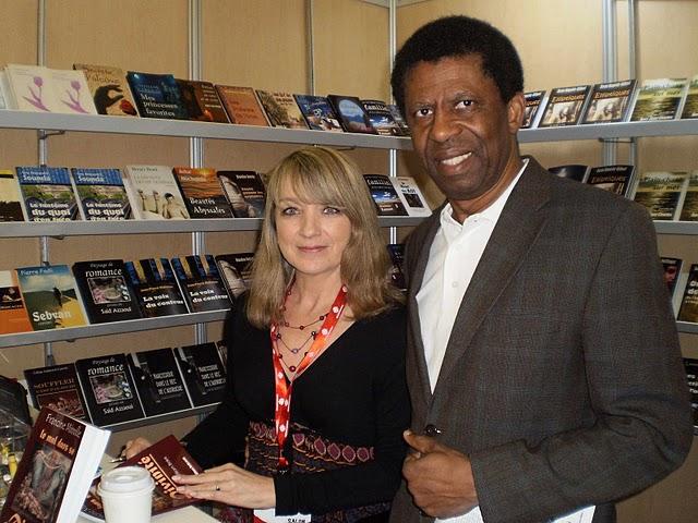 P3270026 Vidéo : Trois auteurs de la CSDM, Caroline Coté et Dany Laferrière étaient présents au Salon du livre de Trois-Rivières 2011 (au Québec)