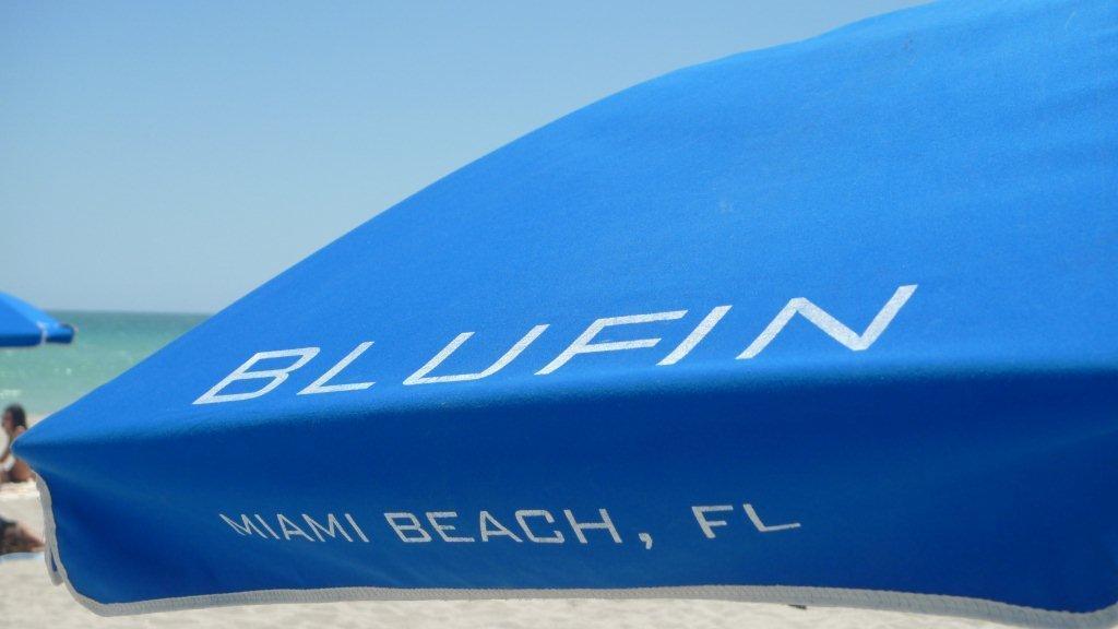 Brunch du dimanche à Miami..... PARASOL-MIAMI.jpg