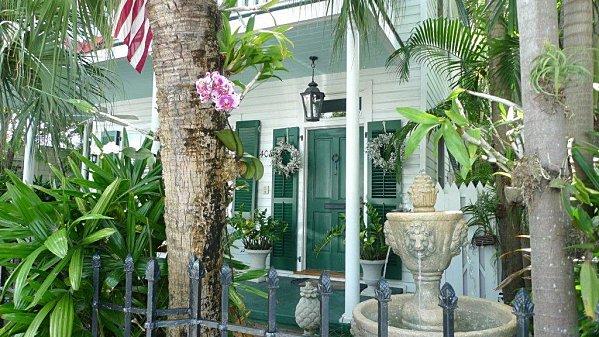 Key West..... maison avec couronne et orchidée