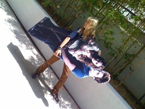 Pics of Catherine Hardwike walks away with Kristen & Rob ! http://img33.imageshack.us/img33/6475/61314002.jpg