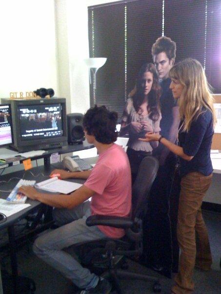 Pics of Catherine Hardwike walks away with Kristen & Rob ! http://img811.imageshack.us/img811/4325/rk3p.jpg