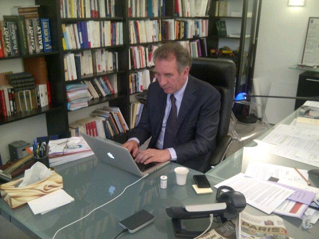 4000 questions pour Bayrou en une heure sur twitter 1svep.jpg