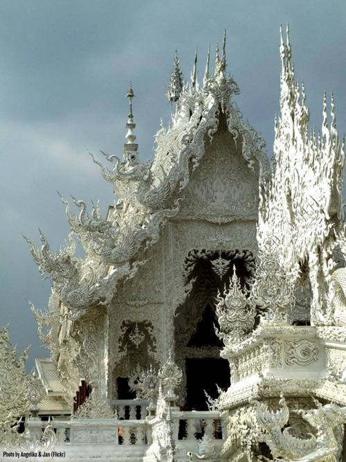 wat-rong-khun-temple-bouddhiste-Chiang-rai-Thai.jpeg