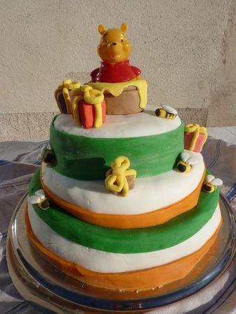 Gâteau Winnie l'ourson en pâte à sucre P1100485