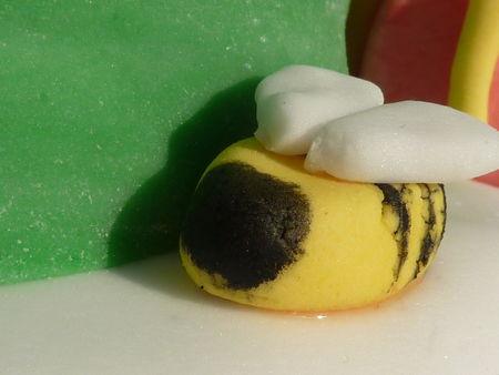 Gâteau Winnie l'ourson en pâte à sucre P1100475